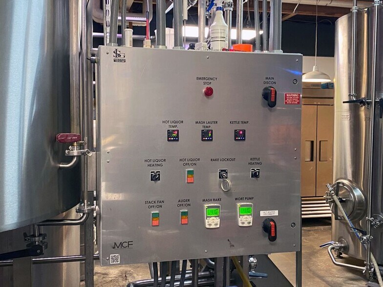 More Photos Of 326 S Broadway St, Estacada Storefront For Sale