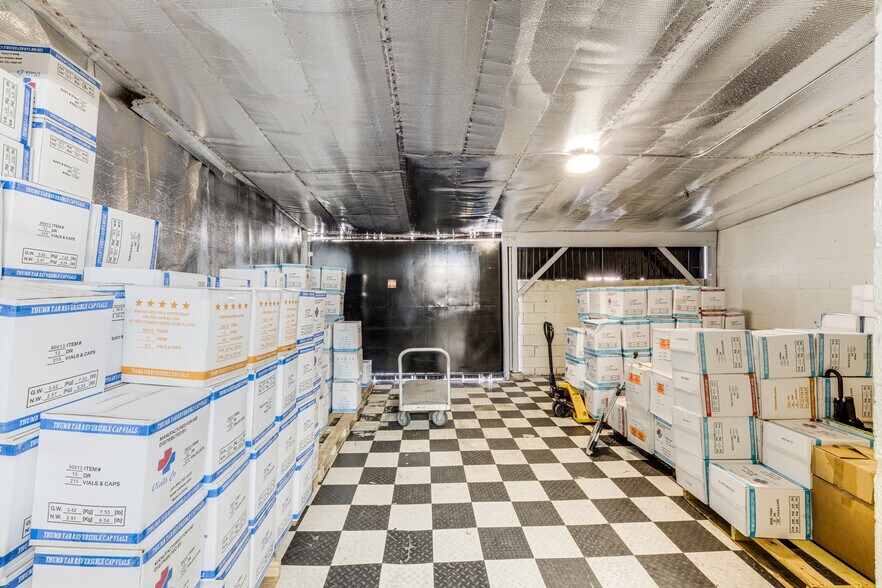 More Photos Of 3210 N San Fernando Blvd, Burbank Warehouse For Sale