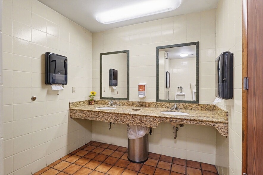 More Photos Of 1222 N US 23, East Tawas Restaurant For Sale