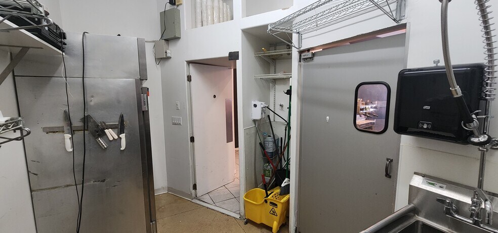 More Photos Of 1745 W Division St, Chicago Storefront For Lease