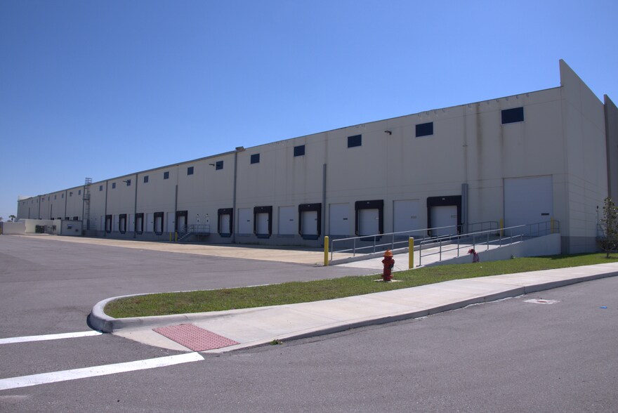 More Photos Of 3240 Clover Ridge Ave, Ruskin Unknown For Lease