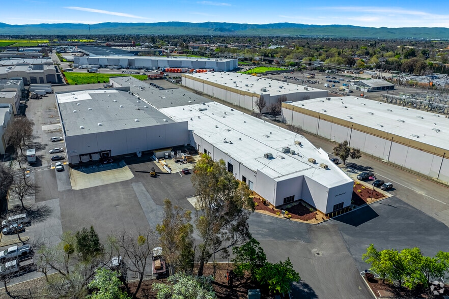 More Photos Of 1905 N MacArthur Dr, Tracy Industrial For Sale