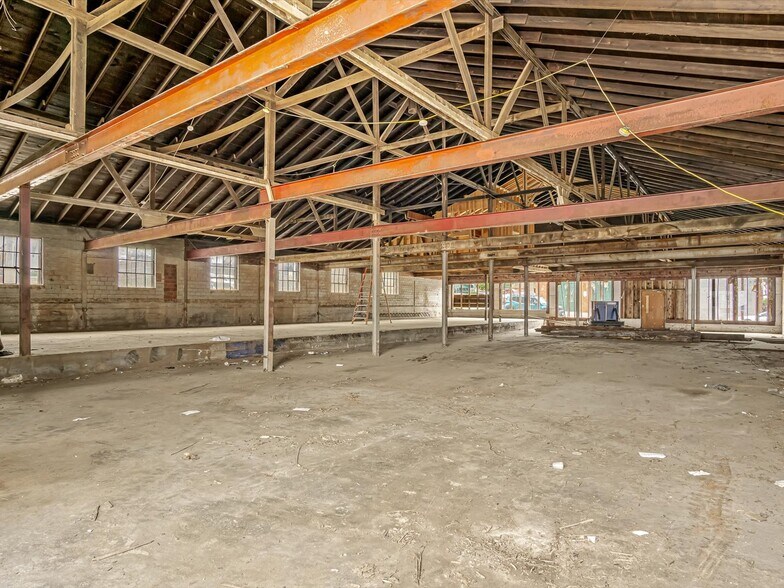 More Photos Of 111 W 3rd St, Waterloo Freestanding For Sale