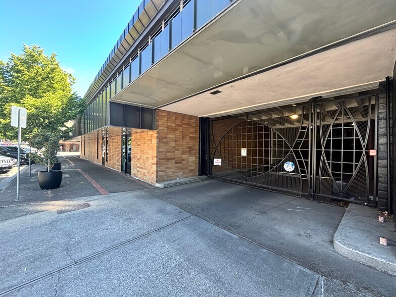 More Photos Of 544 Ferry St SE, Salem Office For Lease