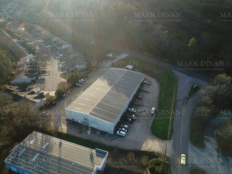 More Photos Of 40 Commerce Dr, Pelham Showroom For Sale