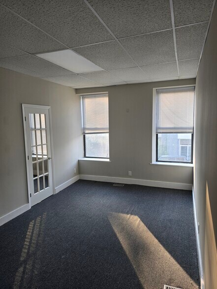 More Photos Of 8 Pennsylvania Ave, Matamoras Office For Lease
