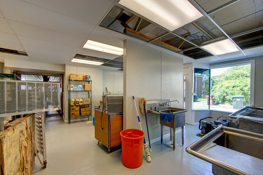 More Photos Of 302 Main St, Columbia Industrial For Sale