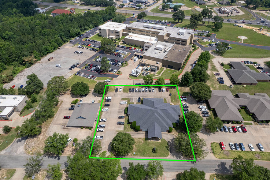 More Photos Of 123 Medical Dr, Palestine Healthcare For Sale