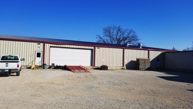 More Photos Of 1750 US-77, Davis Manufacturing For Lease