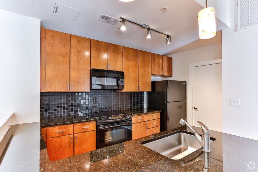 More Photos Of 810 E 7th St, Charlotte Apartments For Lease