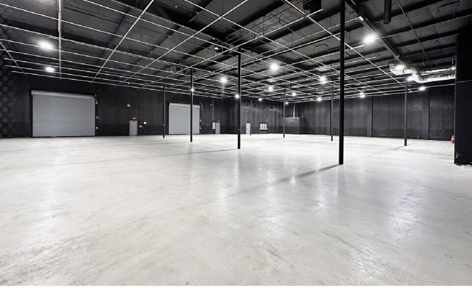 More Photos Of 1101-1117 W Isabel St, Burbank Loft Creative Space For Sale