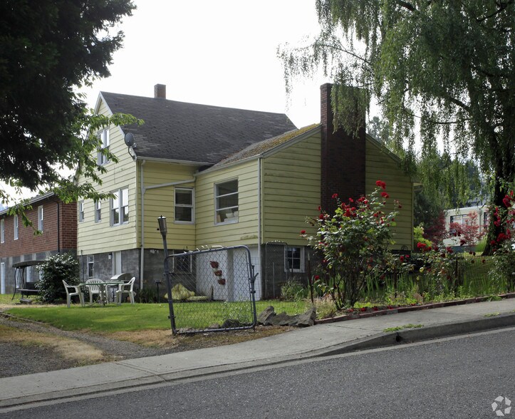 More Photos Of 133 SW 2nd St, Troutdale Storefront Retail Residential For Lease