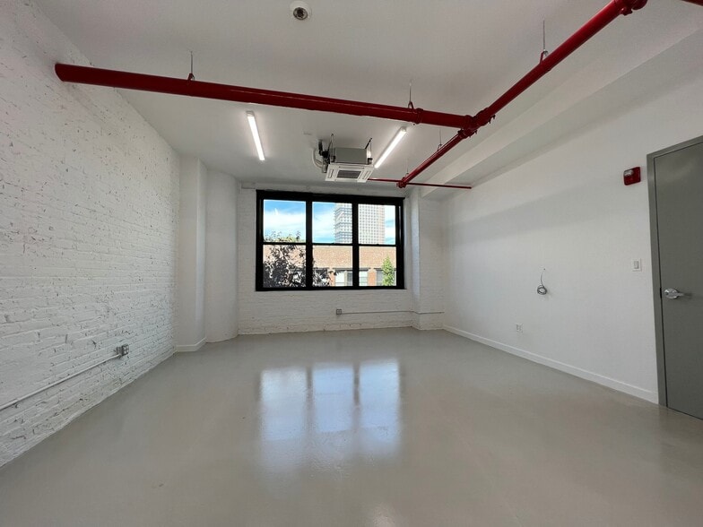 More Photos Of 389 Rider Ave, Bronx Warehouse For Lease