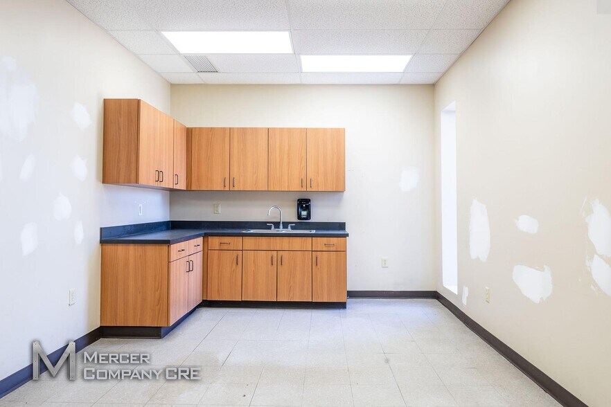 More Photos Of 3613-3621 S Moulton Dr, Oklahoma City Service For Lease