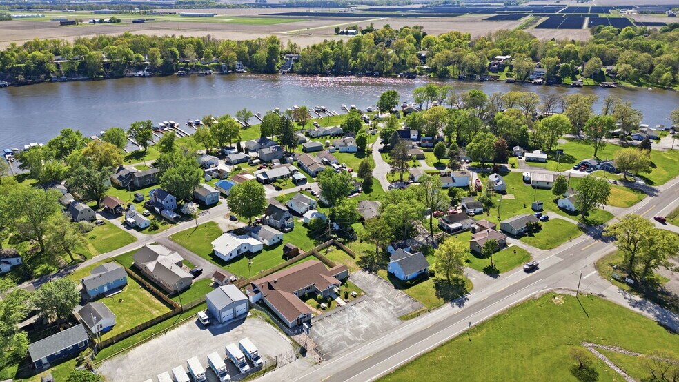 More Photos Of 12150 N US Highway 421, Monticello General Retail For Sale