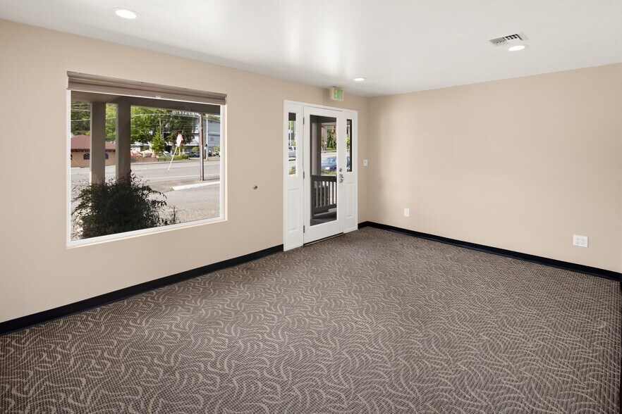 More Photos Of 19944 Ballinger Way NE, Shoreline Office For Sale