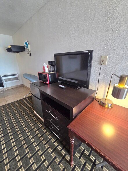 More Photos Of 420 E Oklahoma Blvd, Alva Hotel For Sale