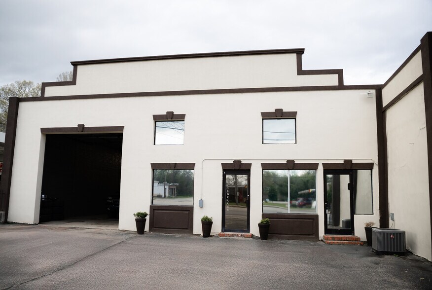 Primary Photo Of 130 E Dekalb St, Camden Auto Repair For Sale
