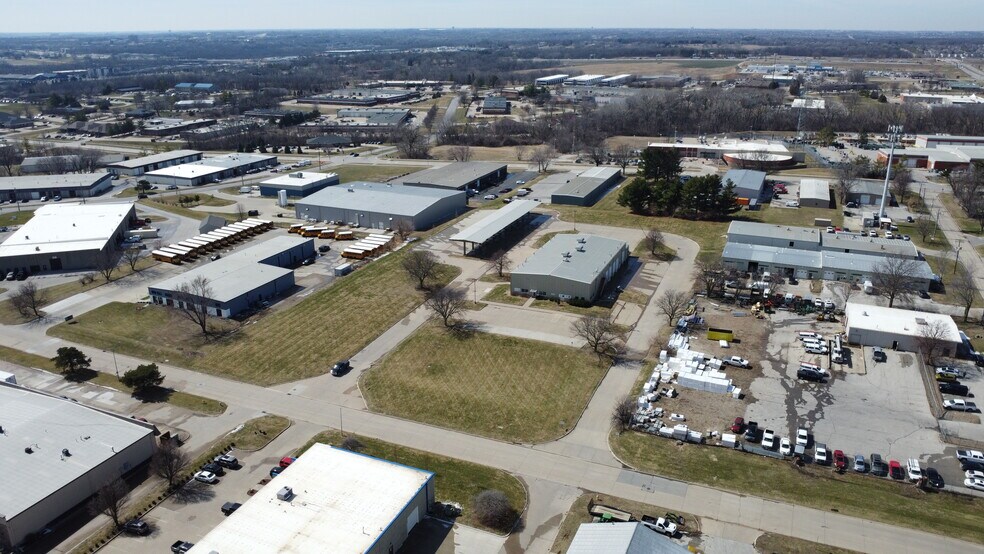 More Photos Of 3408 101st St, Urbandale Truck Terminal For Sale