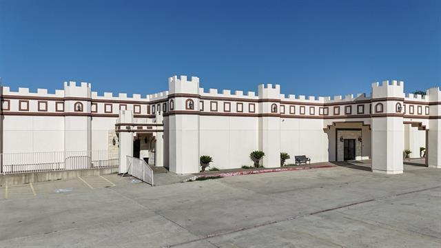 More Photos Of 819 Los Presidentes Ave, Laredo Storefront Retail Office For Sale