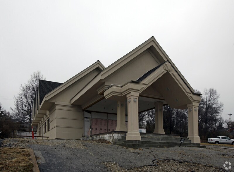 More Photos Of 8627 Watson Rd, Saint Louis Freestanding For Sale