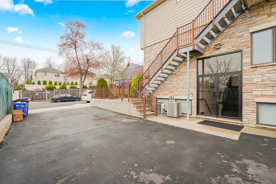 More Photos Of 21 Prall Ave, Staten Island Office Residential For Sale