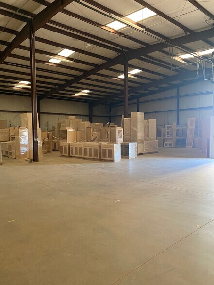 More Photos Of 8248 W Reno Ave, Oklahoma City Warehouse For Lease