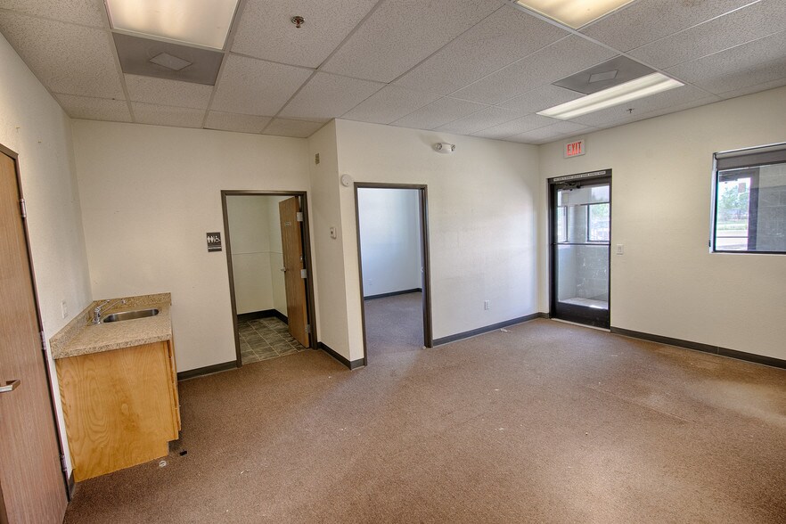 More Photos Of 1321 E Lumbermans Loop, Show Low Warehouse For Lease