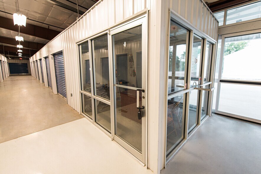 More Photos Of 241 S Park St, Tupelo Unknown For Lease