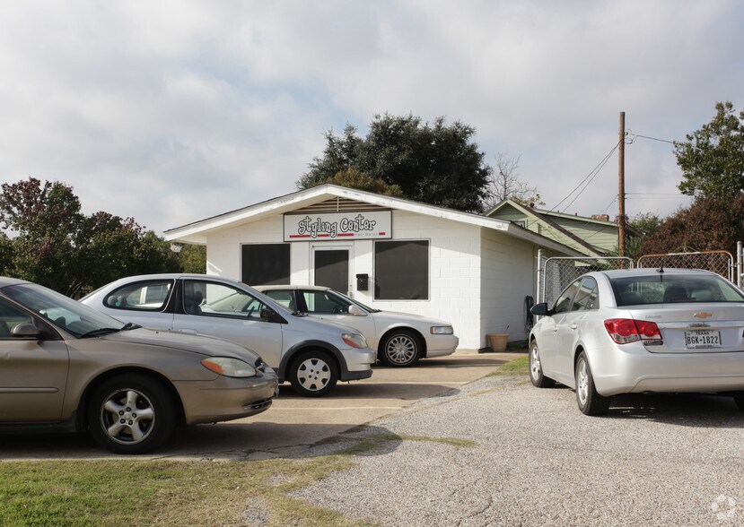 More Photos Of 2526 Hillcrest Ln, Grand Prairie Freestanding For Sale