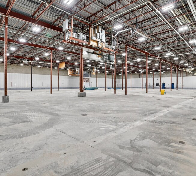 More Photos Of 1020 Boul Michèle-Bohec, Blainville Food Processing For Lease
