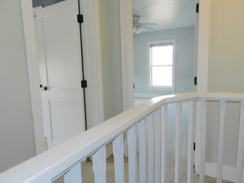 More Photos Of 901 Main St, Salmon Office For Sale