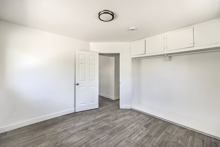 More Photos Of 119 W New York Ave, Las Vegas Apartments For Sale