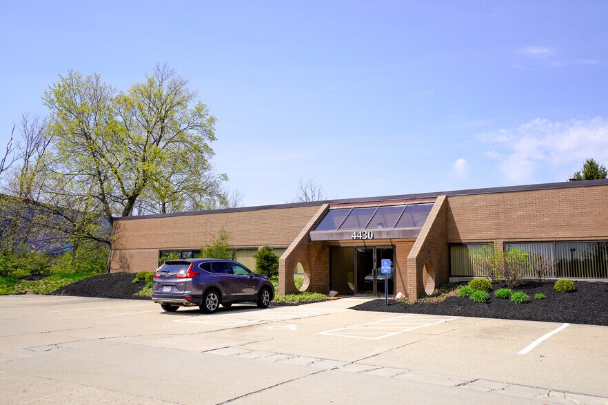 More Photos Of 4430-4438 Carver Woods Dr, Blue Ash Office For Sale