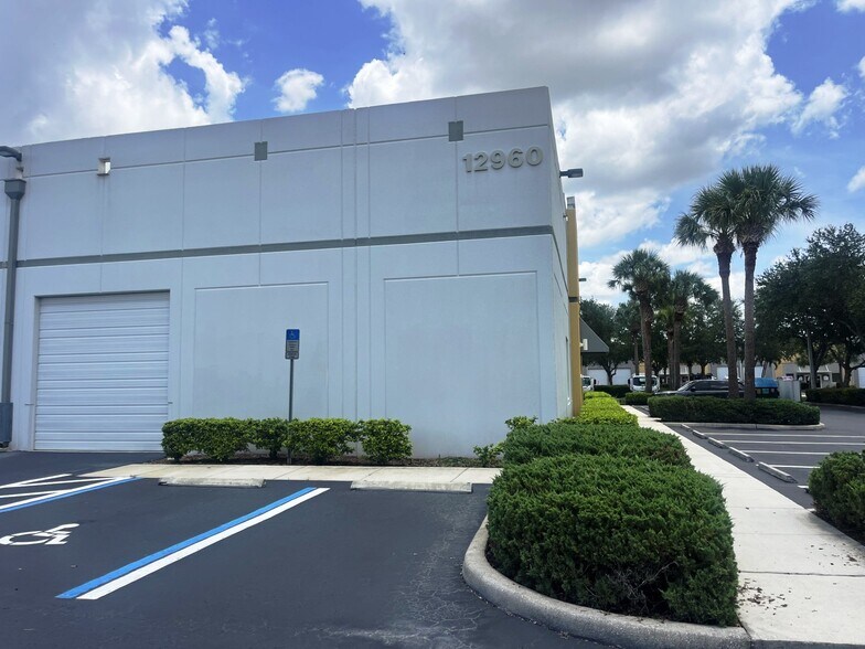 More Photos Of 12960 Commerce Lakes Dr, Fort Myers Warehouse For Lease