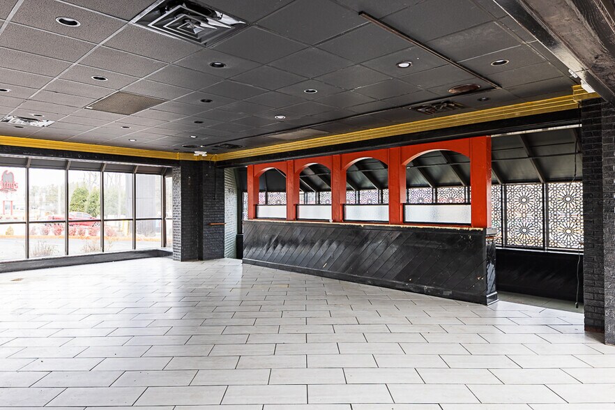 More Photos Of 4250 Fort Henry Dr, Colonial Heights Restaurant For Lease