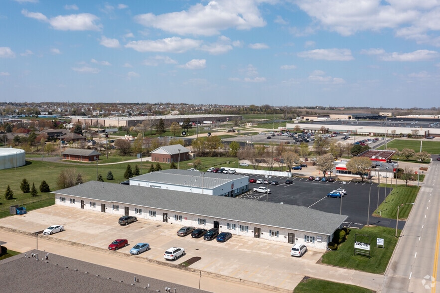 More Photos Of 303 Landmark Dr, Normal Loft Creative Space For Lease