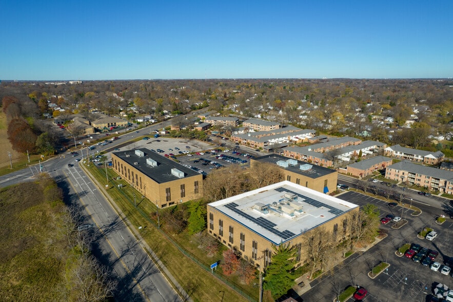 More Photos Of 921 Chatham Ln, Columbus Office For Lease