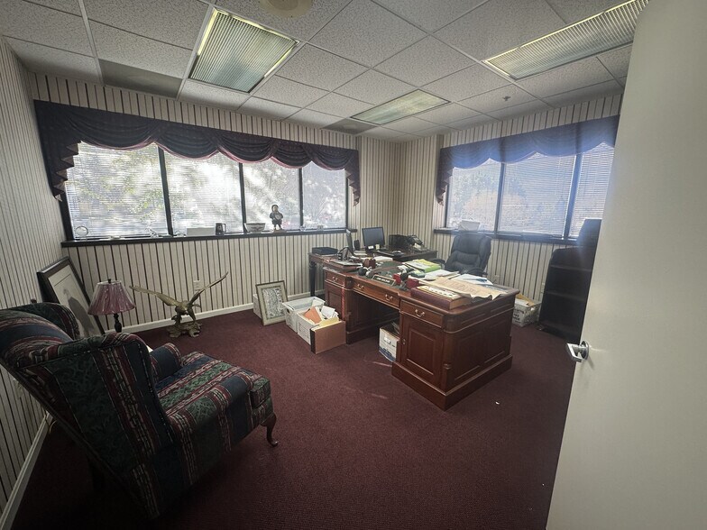 More Photos Of 560 Riverside Dr, Salisbury Medical For Sale