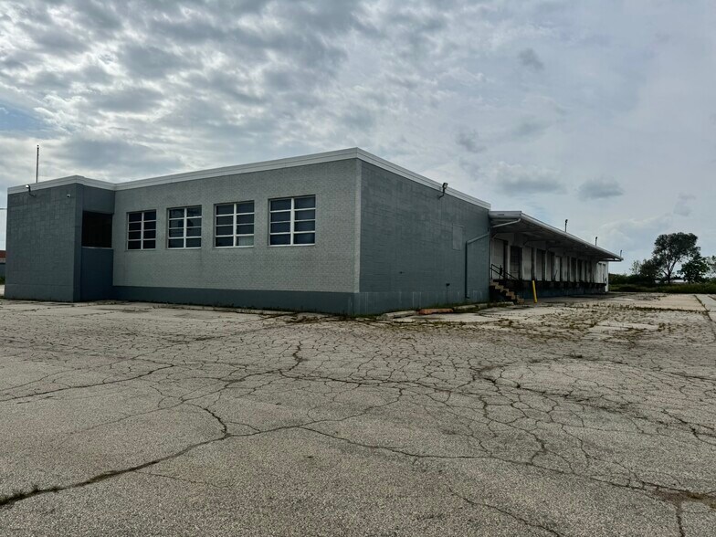 More Photos Of 736 Morris St, Fond Du Lac Warehouse For Lease