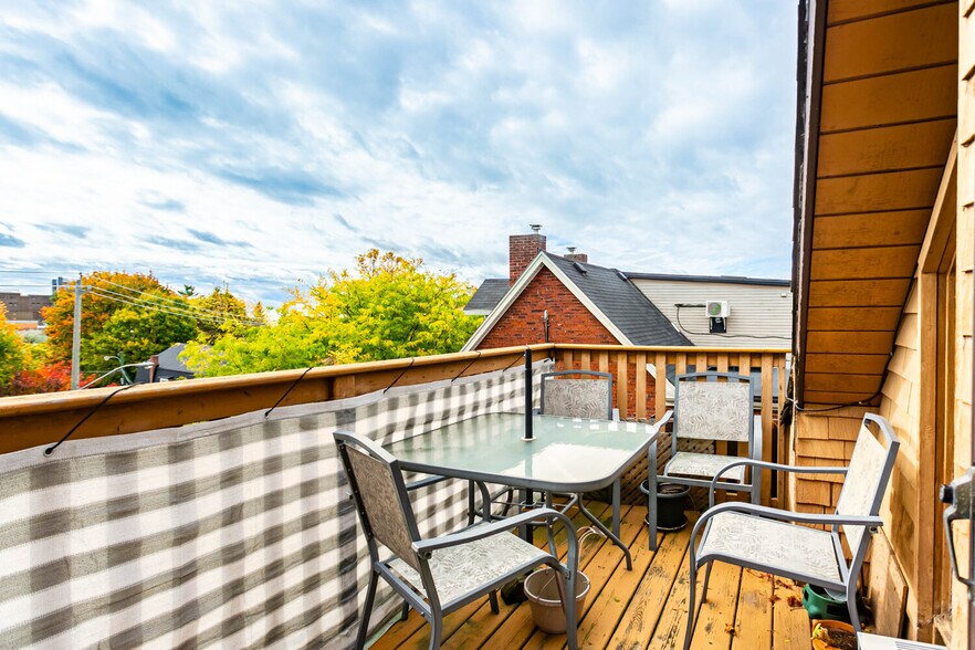 More Photos Of 164 Sunnyside Av, Toronto Multifamily For Sale