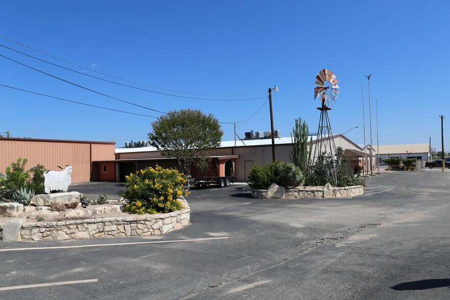 More Photos Of 706 Knickerbocker Rd, San Angelo Manufacturing For Lease