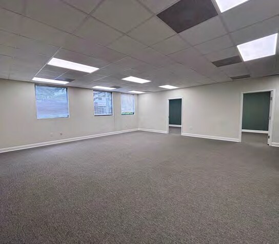 More Photos Of 537 Long Point Rd, Mount Pleasant Office For Lease