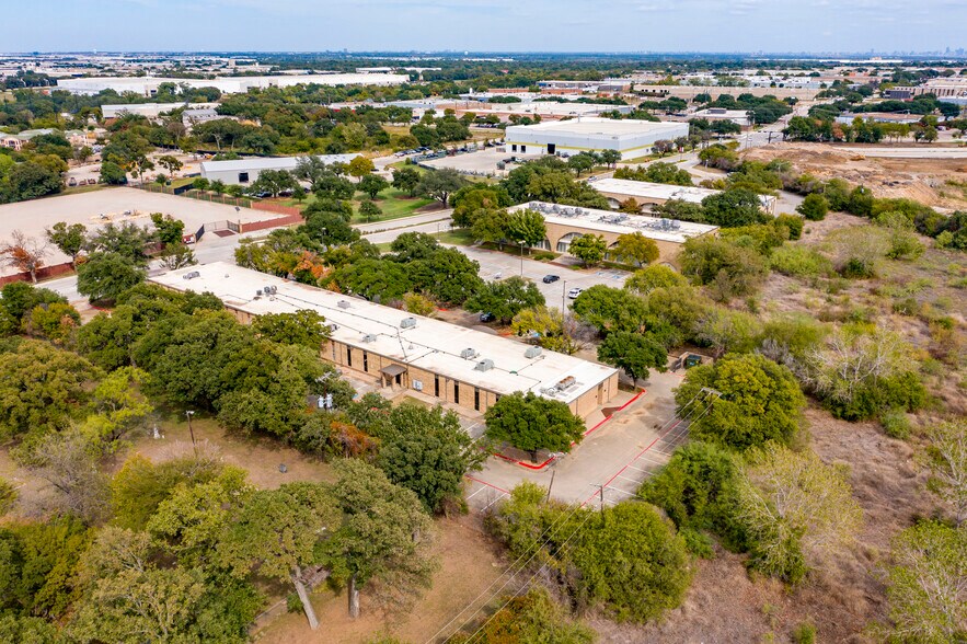 More Photos Of 2630 E Lamar Blvd, Arlington Office For Lease