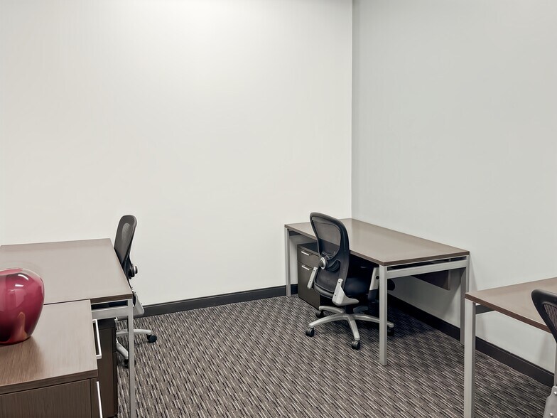 More Photos Of 6500 Rte Transcanadienne, Pointe-claire Coworking Space