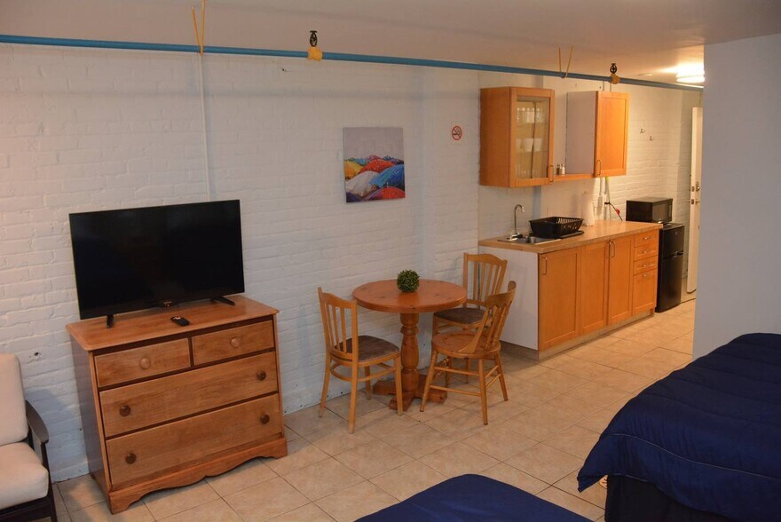 More Photos Of 2480 Dundas St W, Toronto Apartments For Sale