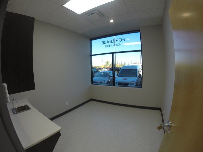 More Photos Of 4309 52 Ave, Red Deer Medical For Lease