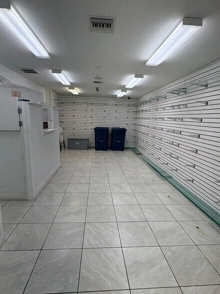 More Photos Of 4910 N Armenia Ave, Tampa Drugstore For Lease