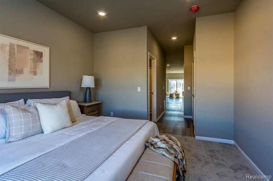 More Photos Of 1251 E Woodward Heights Blvd, Hazel Park Apartments For Sale