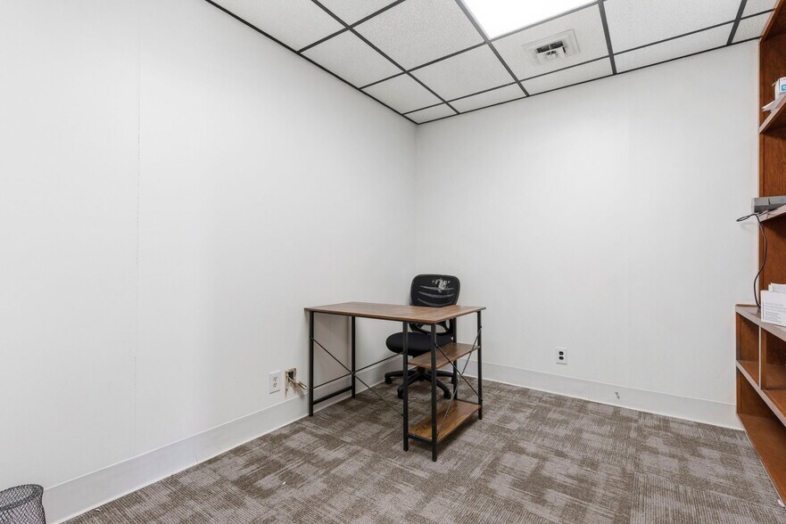 More Photos Of 1331 N Stewart Ave, Springfield Medical For Sale